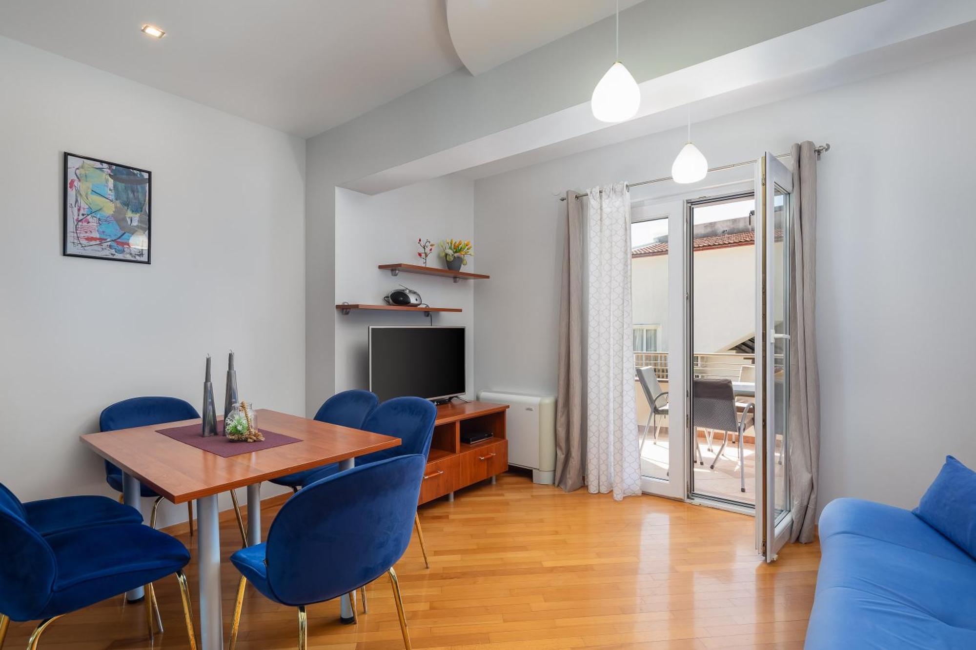 Brkic Apartments With Private Parking Makarska Bilik gambar