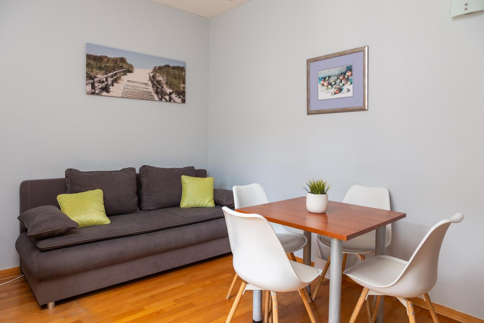 Brkic Apartments With Private Parking Makarska Bilik gambar