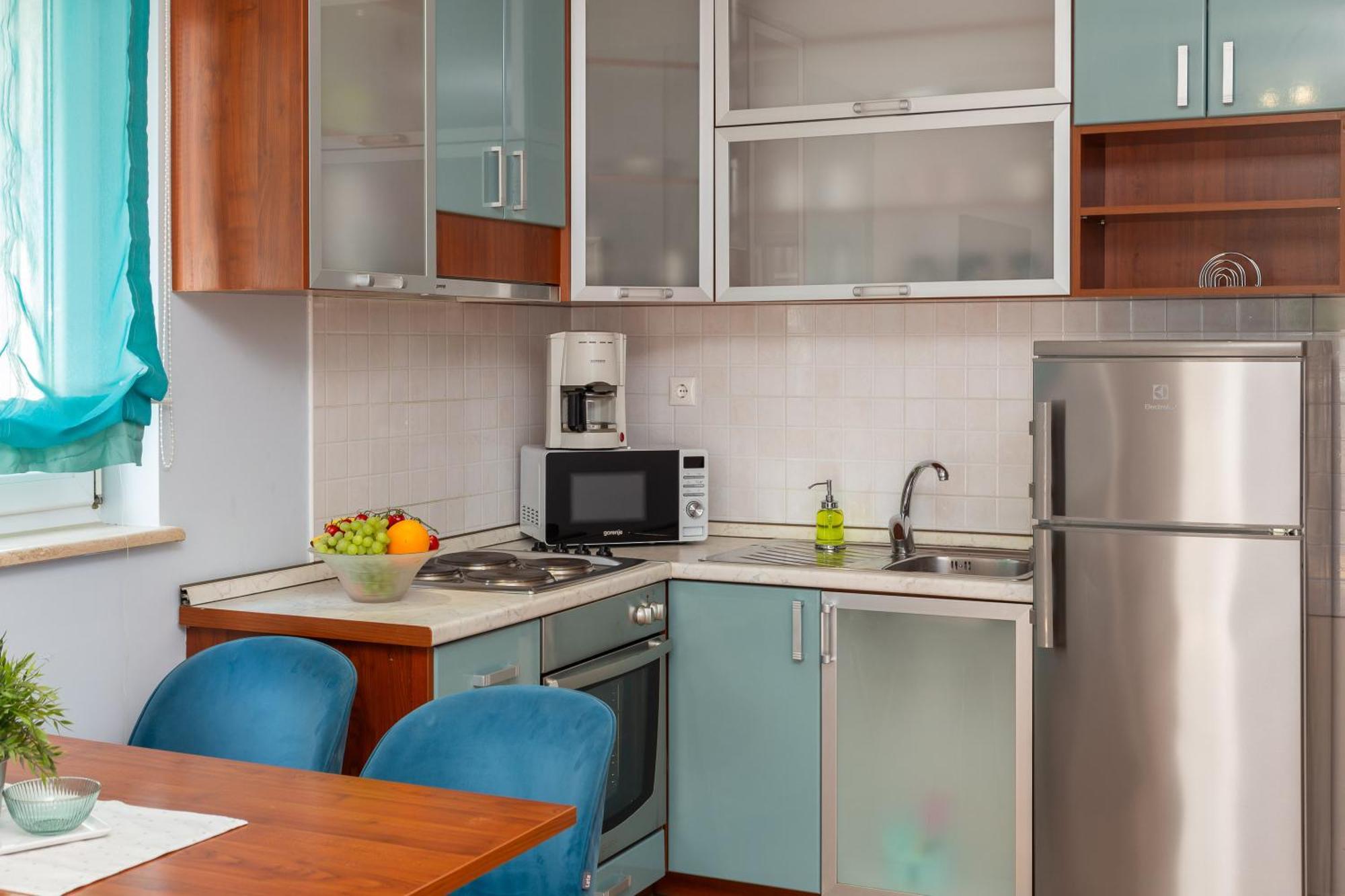 Brkic Apartments With Private Parking Makarska Bilik gambar