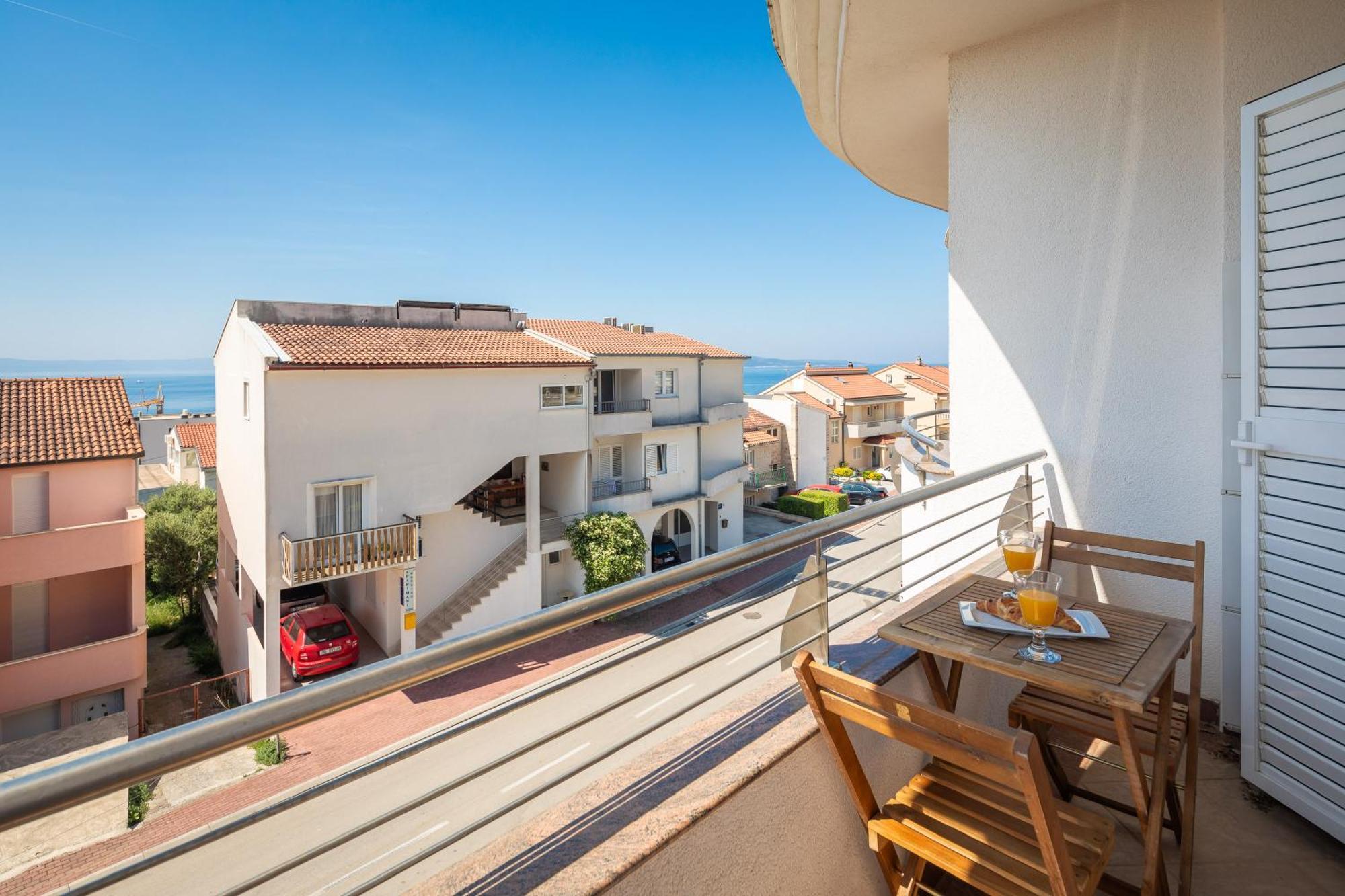 Brkic Apartments With Private Parking Makarska Bilik gambar