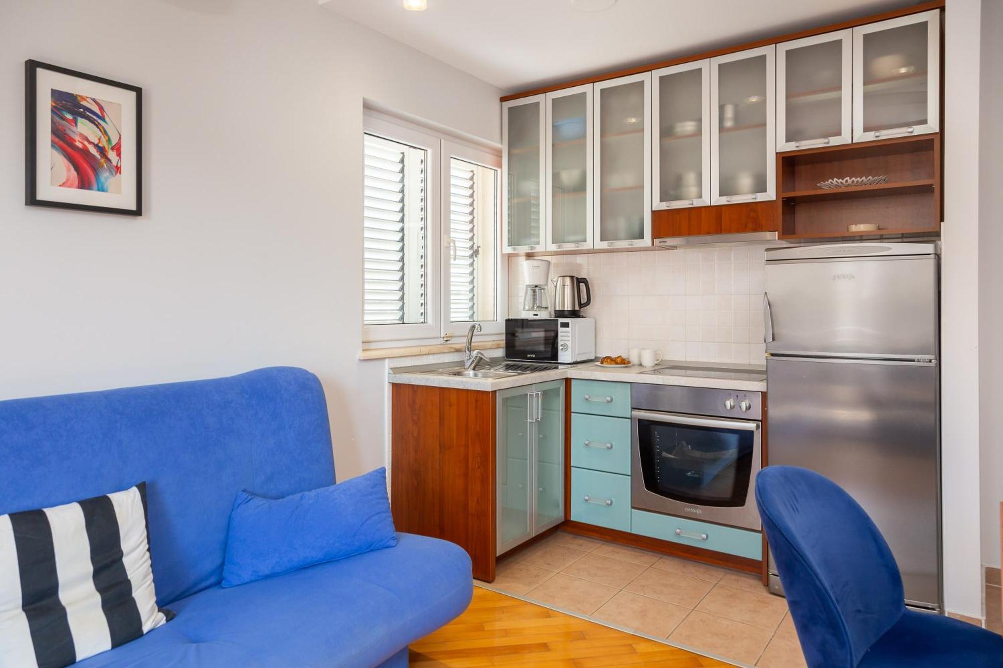 Brkic Apartments With Private Parking Makarska Bilik gambar