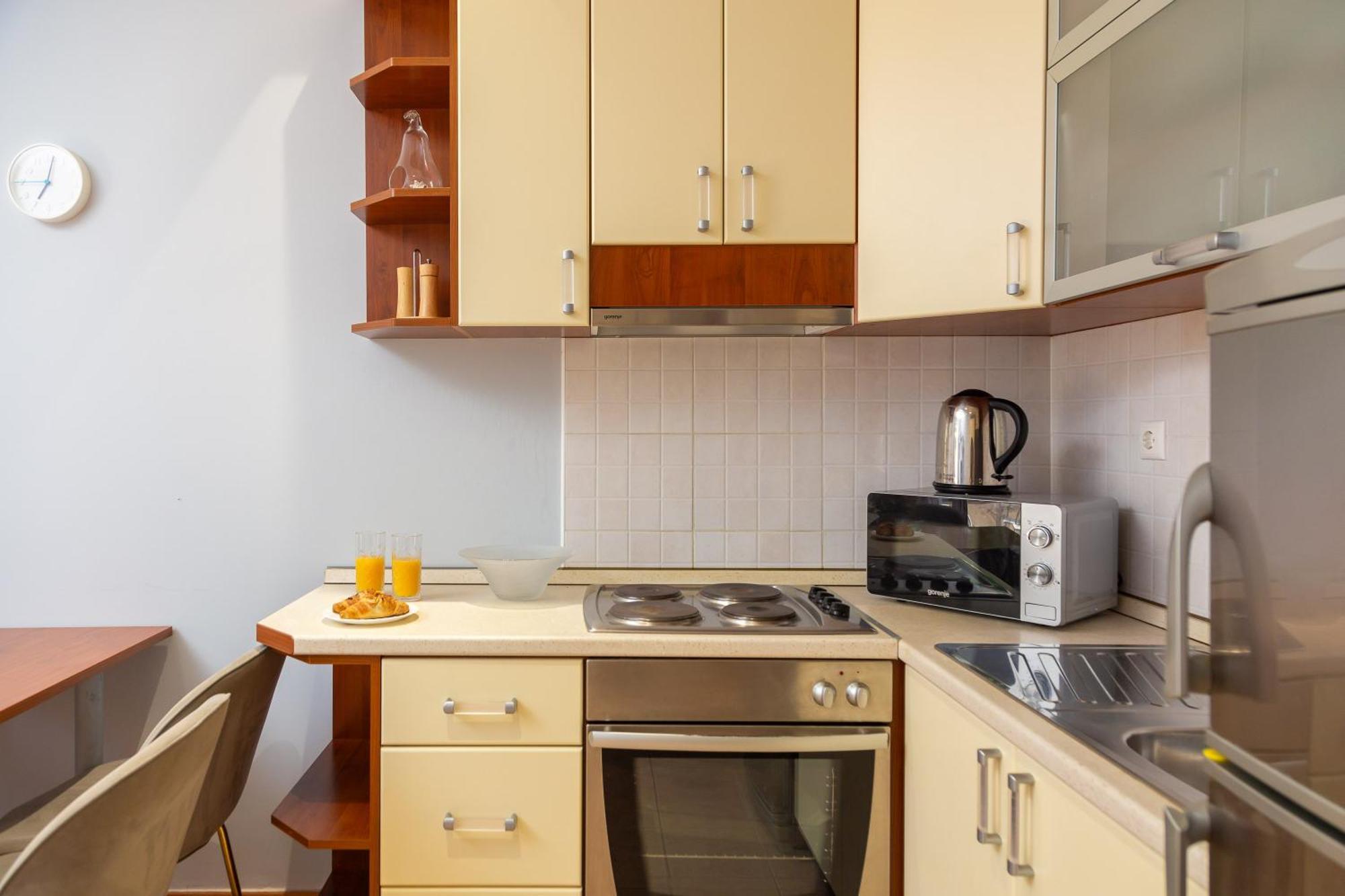 Brkic Apartments With Private Parking Makarska Bilik gambar