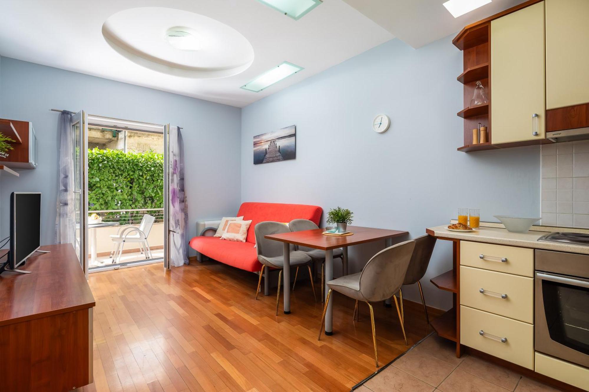 Brkic Apartments With Private Parking Makarska Bilik gambar